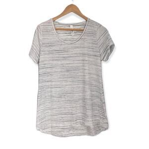 🔴 3 for $15 EUC Lularoe Classic Tee